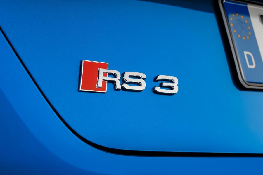 Логотип Audi RS3 Sportback (8V) 2017 года  (WW) (фото 35 из 40)